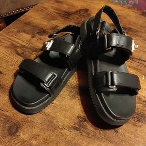 NWOT black A New Day Women's Sz 8.5 Velcro Trendy Sandals